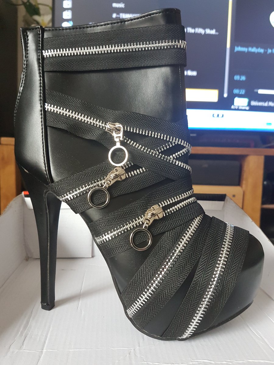 DiablesSamanga's tweet photo. Cadeau reçut d'un adorateur.
#Fetiche #fetish #slaves #footslave #Domina #moneyslave https://t.co/T1XkFjMlwQ