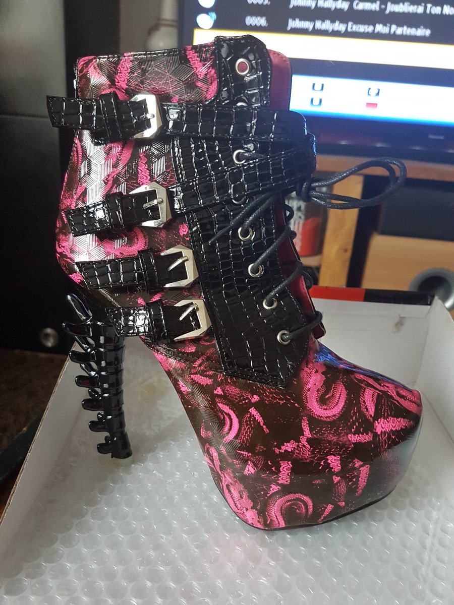 DiablesSamanga's tweet photo. Cadeau reçut d'un adorateur.
#Fetiche #fetish #slaves #footslave #Domina #moneyslave https://t.co/T1XkFjMlwQ