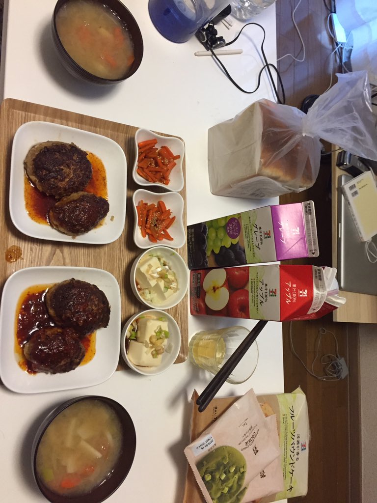 kitazawa_m's tweet photo. 彼はさ、昨日、あ、こないだ携帯のカバー外して2台共全部掃除しておいたよ言ってた、確かにタッチも良くなってた、さりげない気遣いや、こないだハンバーグも全部手作り、顔もストライクに近く童顔でかわいくて好き、性格は女の子かな、女役を演じて楽しむ事はあるが俺は基本男だよね、相性は良いよ https://t.co/xZgL2z4375