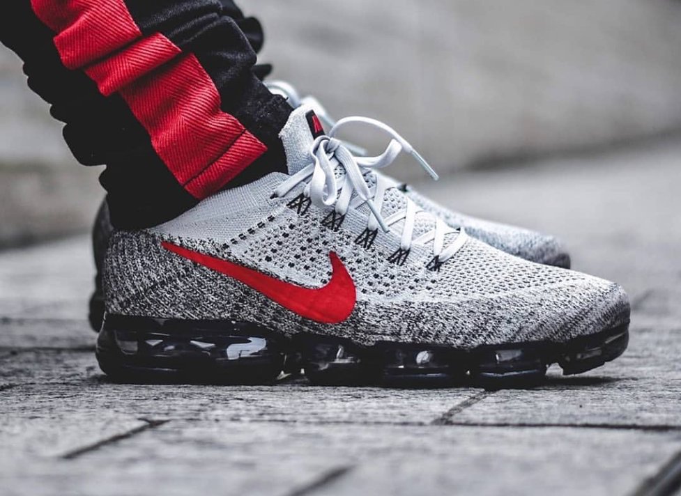 air vapormax platinum red black