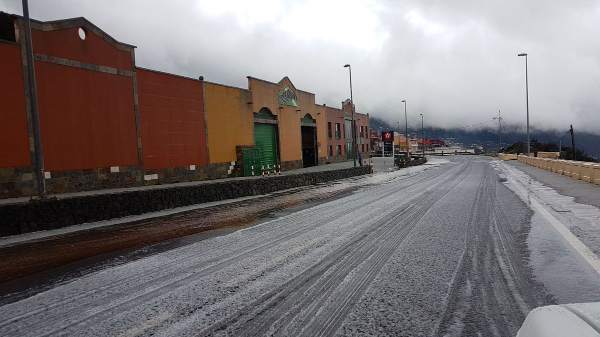 ❄ Graniza en la parte alta de La Orotava, concretamente en Benijo.❄
