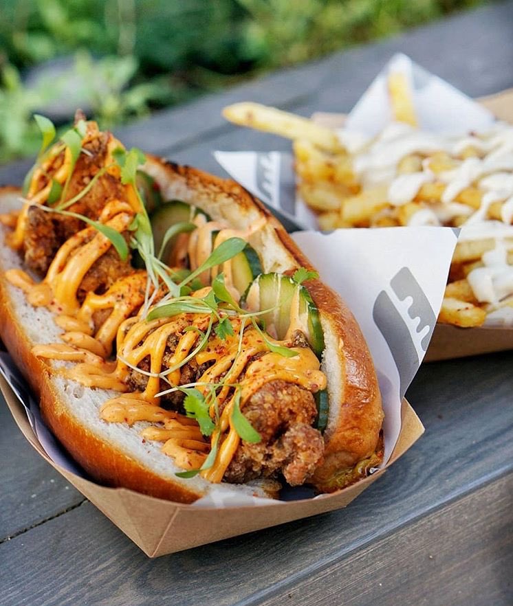 EarlsLDN's tweet photo. Our lunchtime line up for this week:      
Tue 30/1 &amp; Wed 31/1 @DevonshireSq 
Thu 1/2 @BermondseySq 
Fri 2/2 @BroadgateLondon 
📷 @food_fellasuk 
#streetfood #foodtruck #london #lunch #sandwiches https://t.co/qr6phmglqS