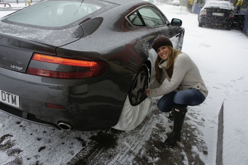 IsseChains_ES's tweet photo. No, poner las cadenas textiles en las ruedas de tu coche no es difícil. Al menos no lo es si son ISSE. https://t.co/obtciuta7K https://t.co/xnhKByZ94m