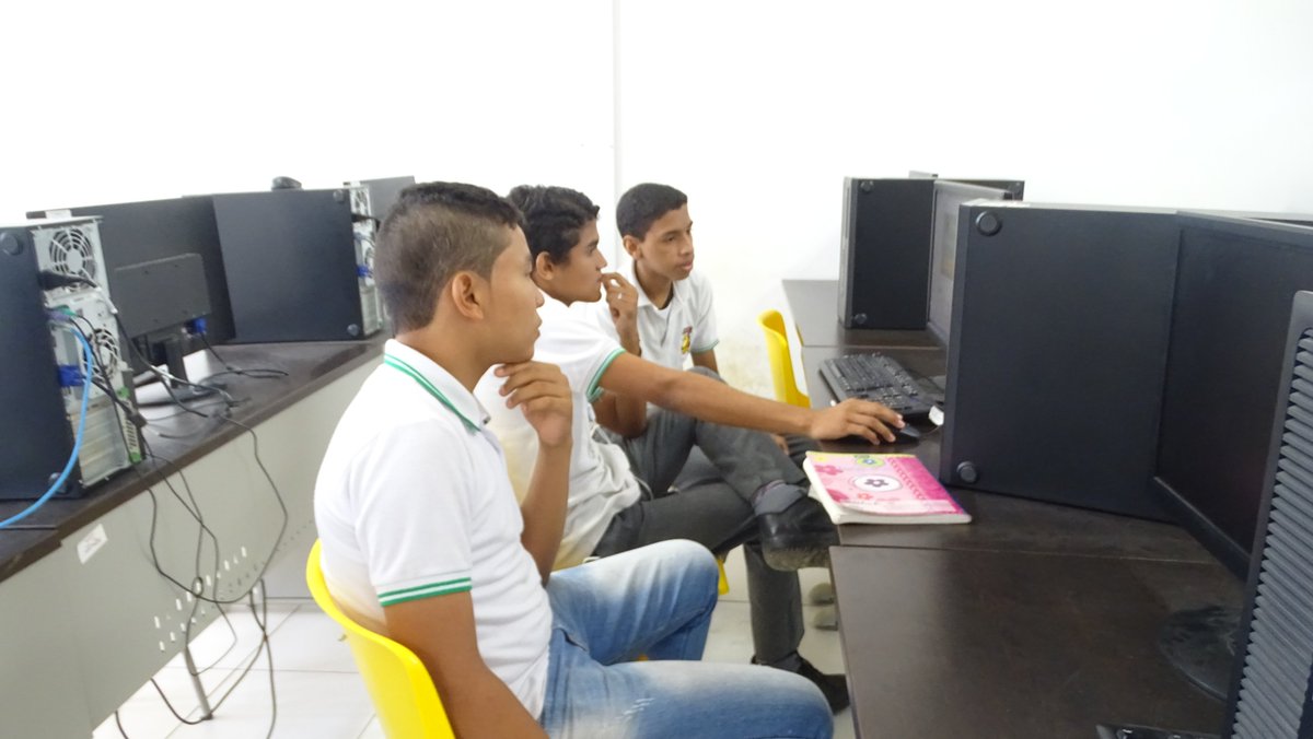 PVDplusINEM's tweet photo. Con Daniel, David y Fabio Estudiantes de la I.E. @InemMonteria iniciamos en el @PVDplusINEM semillero de investigación en Robótica. @TICMonteria @SemMonteria @Ministerio_TIC https://t.co/MXnGalWms2