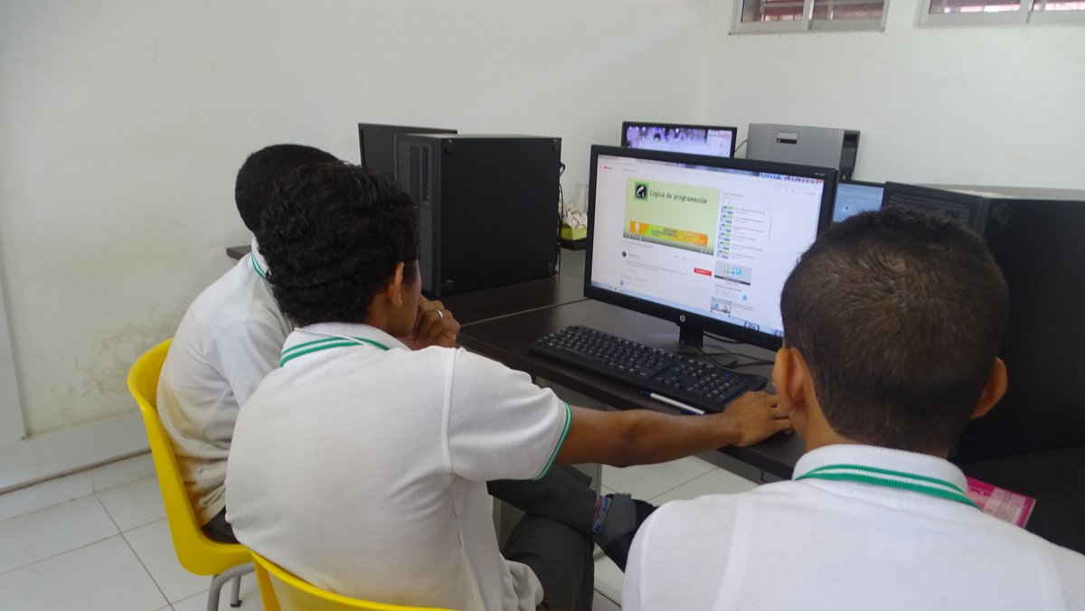 PVDplusINEM's tweet photo. Con Daniel, David y Fabio Estudiantes de la I.E. @InemMonteria iniciamos en el @PVDplusINEM semillero de investigación en Robótica. @TICMonteria @SemMonteria @Ministerio_TIC https://t.co/MXnGalWms2
