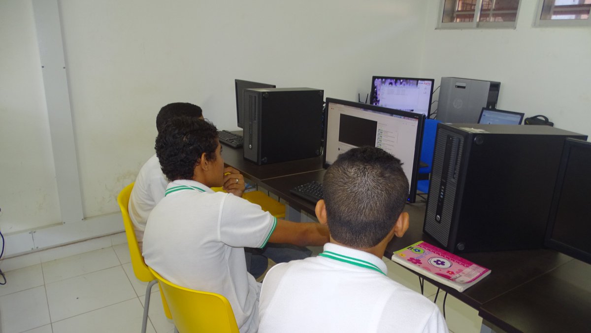 PVDplusINEM's tweet photo. Con Daniel, David y Fabio Estudiantes de la I.E. @InemMonteria iniciamos en el @PVDplusINEM semillero de investigación en Robótica. @TICMonteria @SemMonteria @Ministerio_TIC https://t.co/MXnGalWms2