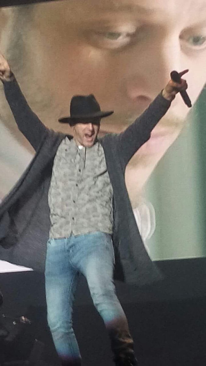 cuerva_andu's tweet photo. Buenaaaas @Los40ar  asi de feliz voy a estar cuando empiecen a pasar #Aguaribay de @AxelOficial  la rompe!! @AxelFansBA https://t.co/Cy4K93Rpx9
