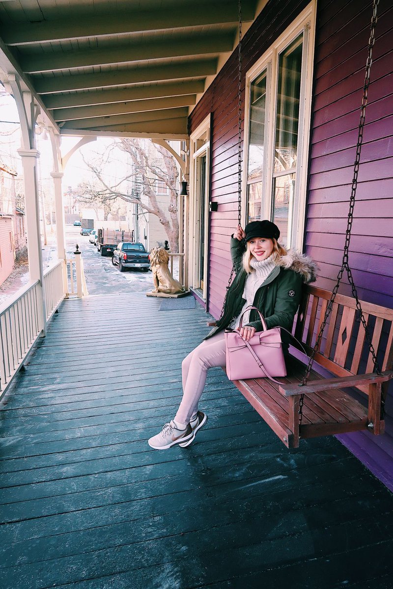 hollyhabeck's tweet photo. Sharing the highlights from our perfect girls trip at @LarkHotels Gilded in Newport, RI on the blog this morning π >>> https://t.co/G7ey8w15FC @dscvrnewport #NPTrightnow #onalark #travel #newport #newportri #rhodeisland #travelblogger #boutiquehotel #hotels https://t.co/JDHTQnPUUM