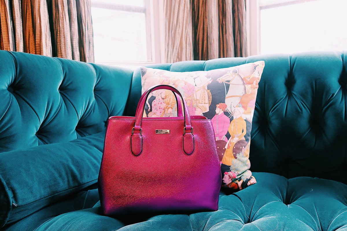hollyhabeck's tweet photo. Sharing the highlights from our perfect girls trip at @LarkHotels Gilded in Newport, RI on the blog this morning π >>> https://t.co/G7ey8w15FC @dscvrnewport #NPTrightnow #onalark #travel #newport #newportri #rhodeisland #travelblogger #boutiquehotel #hotels https://t.co/JDHTQnPUUM