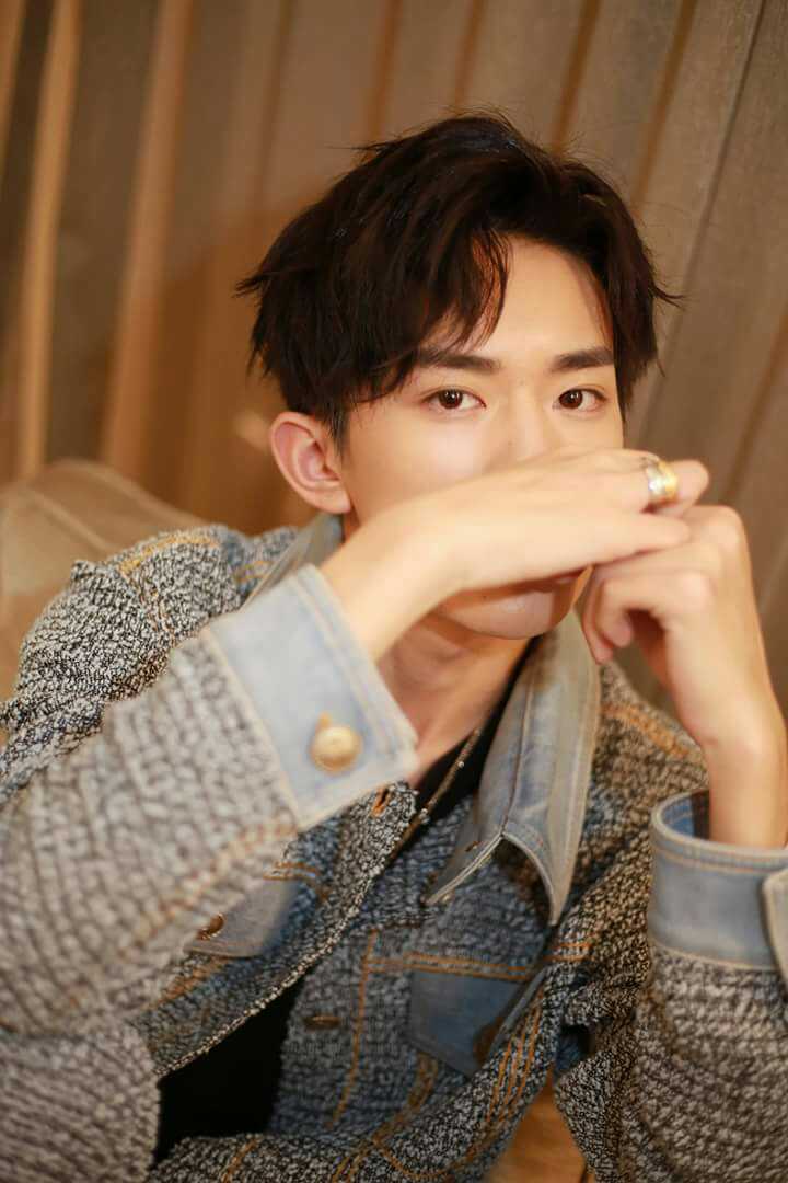 TGNTMDDTT's tweet photo. Jackson Yee, sadness flies away on the wings of the time and if you want to see the rainbow, you must go through the rain
#JacksonYee https://t.co/CAziX8KC7t