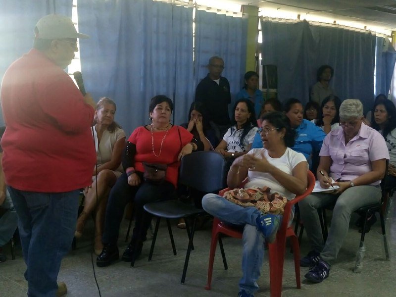 mineducacion_ve's tweet photo. En el salón Ayacucho de @zea_ssppea del estado #Aragua se desarrolló conversatorio "El Petro Blockchain" con el director de Medios Alternativos y Comunitarios, Pablo Guzmán #DiálogoYPazXVenezuela @JauaMiranda @NicolasMaduro https://t.co/MjFtDyAnbk