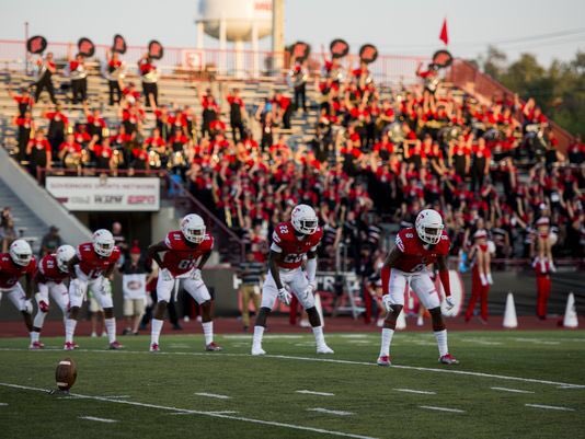 JoshuaEargle's tweet photo. βThereβs no substitute for work.β Vince Lombardi
#WorkingSeason
#OnTheLine
@AustinPeayFB https://t.co/Z2fq1VsR20