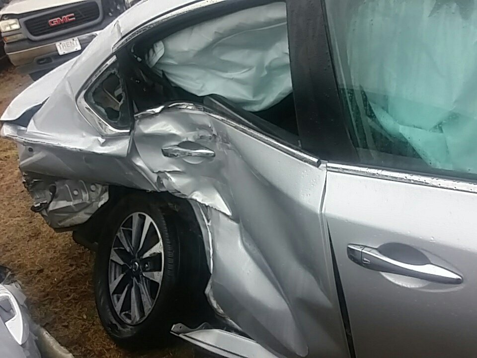 MommaGud4U's tweet photo. 😣 It looks worse in the day. https://t.co/s1gxY9YRSk