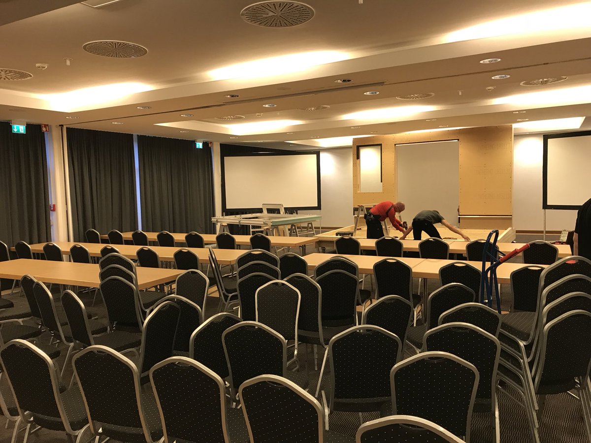 Die Aufbauarbeit zum #SchnittstelleBaustelle #Seminar in #Hamburg sind in vollem Gange!
schnittstelle-baustelle.de/hamburg