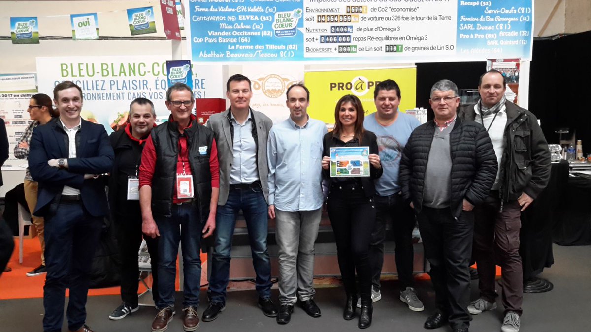 BleuBlancCoeur's tweet photo. #Smahrt2018
Remise du compteur #EcoNutrition à #ProàPro, sur le stand #BleuBlancCoeur, en compagnie de ses meilleurs clients. #smahrt https://t.co/bjKPzhRnbw