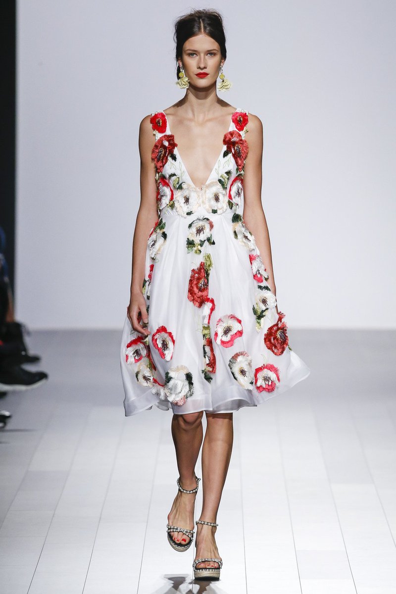 BadgleyMischka's tweet photo. Badgley Mischka SS18 #BMSS18 https://t.co/lS1Jjx1Rh5