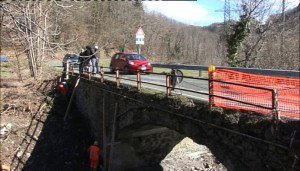 MetroNews_Ge's tweet photo. #Sp72 di #Alpepiana ponte su torrente #Aveto fra @Rezzoaglio e @SantoStefanoDaveto chiuso per 8 ore al giorno fino al 6 febbraio https://t.co/mi6FseAwYJ https://t.co/Ai6Jc47bHv