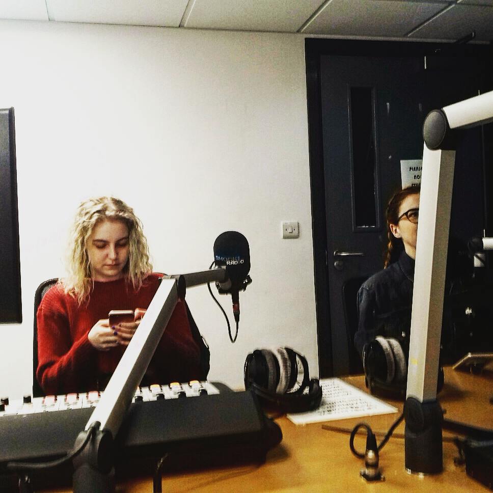 SeanB102's tweet photo. #AndWereLive at @shockradio for the '#AlmostFamousHour' with @xrlaghzurawski, @Theleafygirl and @ClareBennett_x, talking '#9To5Musical', '#DirkGently' and @AlmostFamousTC as a committee. https://t.co/tqmSQ2XG9F