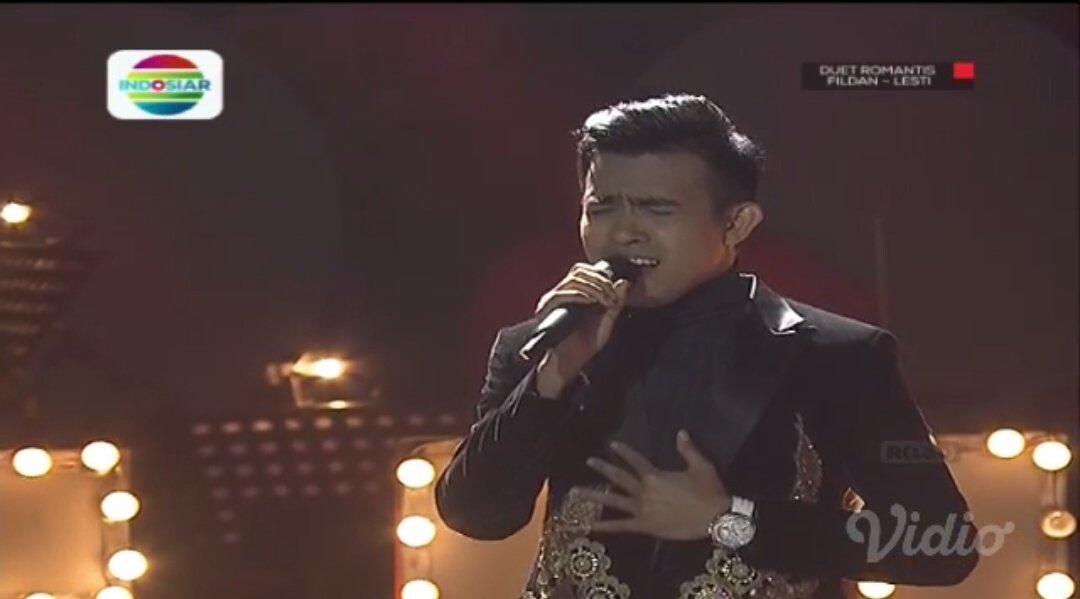 anthy_MLF30's tweet photo. Duet Files Sabda Cinta 
Waduh, semakin sayang dan cinta  😍😍
#KonserDuetRomantisFildanLesti https://t.co/TL7MnyrnOn