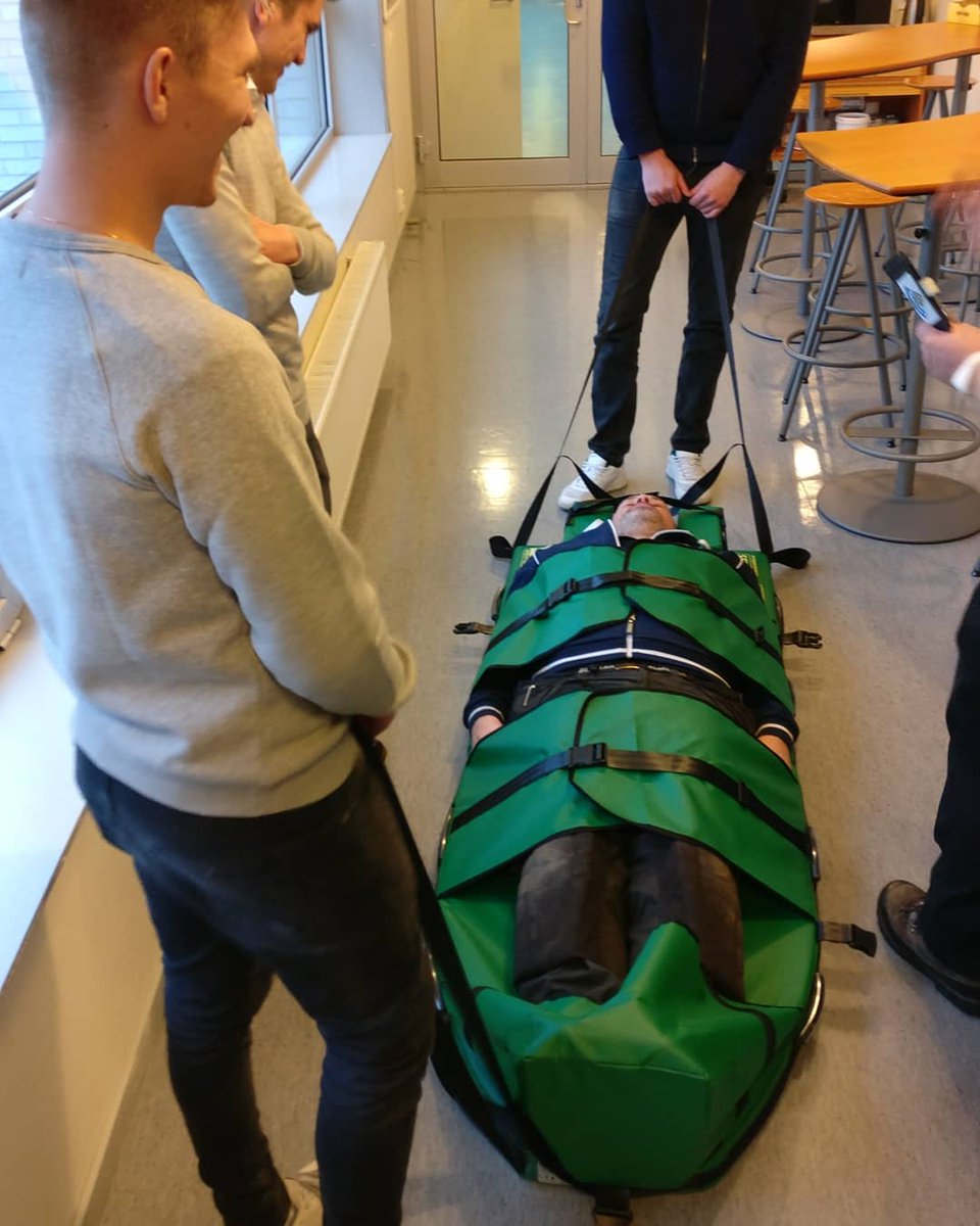 mutualtrust10's tweet photo. Tänään Maritime Safety Centerissä Maarianhaminassa, kertomassa Mutual Trustista @mutualtrust10. Mukana tulevia merikapteeneja Högskolan på Ålandista @ha_ax, jotka pääsivät myös testaamaan Escape Mobilityn @escape_mobility evakuointivälineitä. https://t.co/R9faj0HOdH