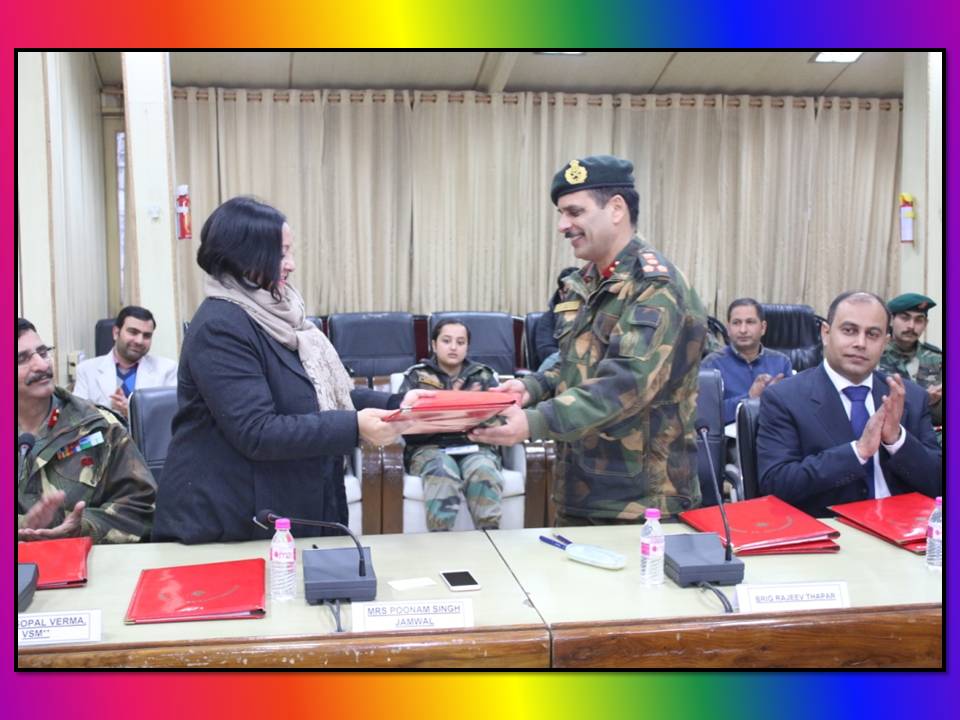 ChinarcorpsIA's tweet photo. Towards excellence - Five schools #AGS #Uri, #Ziran, #Margund, #Pahalgam & #Pine Wood School, #Poonch to be digitalized after #Army signs MoU with Power Grid Corporation of India Ltd (PGCIL) and Extramarks Education Foundation (EEF) at BB Cantt, #Srinagar @adgpi @NorthernComd_IA https://t.co/N4p8LVEvw0