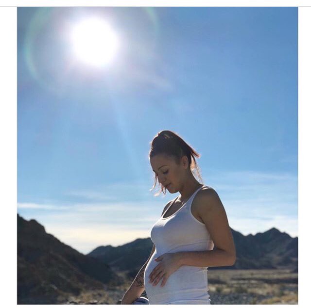 alexia_k8's tweet photo. This is such a beautiful thing #cantwaittobehismommy https://t.co/w7wOXXyeqR