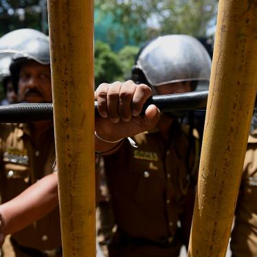 The #SriLanka government is all talk &amp; no action on repealing reviled Prevention of Terrorism Act. New <a href="/hrw/">Human Rights Watch</a> report shows urgent need to fix hrw.org/news/2018/01/2…
