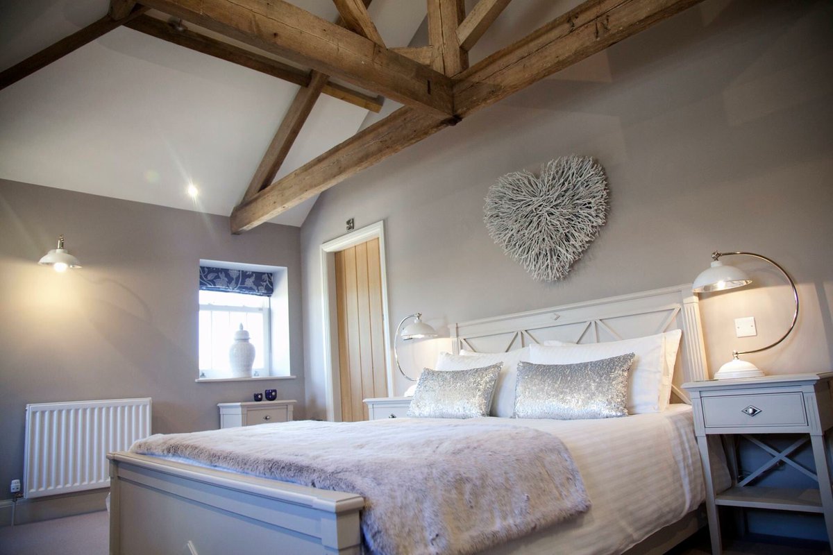 *COMPETITION*
WIN a two night mid-week barn house break for up to 8 people with <a href="/Holiday_at_Home/">Holiday at Home</a> 
To enter simply donate £10 to The Young Fund and comment ‘Greenbank Barns’ in your donation. Winner announced 28th February! 🌿🏕justgiving.com/crowdfunding/t…