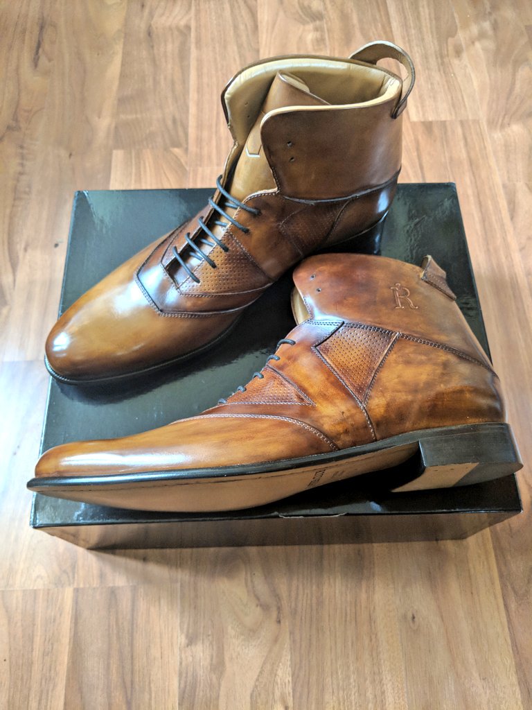 DonTirea's tweet photo. Thanks @rafterclub for these handmade Italian beauties. #designedinbrooklyn #myfriendsaretalented https://t.co/33iYZ80cbC