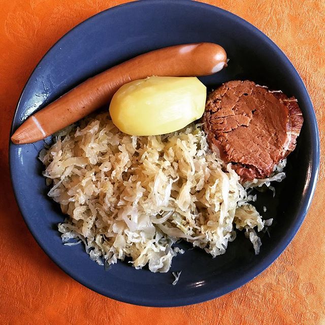 mememoniq's tweet photo. Kasler à la choucroute 100% maison 💯 la recette pour préparer son chou à choucroute https://t.co/e86bC8vD6N et pour préparer une choucroute https://t.co/P5OebKxcBt #kasler #choucroute #alsace #cuisinemaison #cuisine #food #homemade #faitmaisonhttps://https://t.co/ni1p2yloOt https://t.co/qzj0On9wHq
