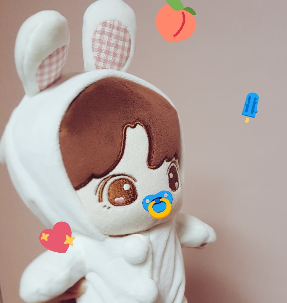 bbangkook0425's tweet photo. 하얀토깽이로 변신(ﾉｼ >ω<)ﾉｼ🐰🐾 https://t.co/sIxR2KD1j7