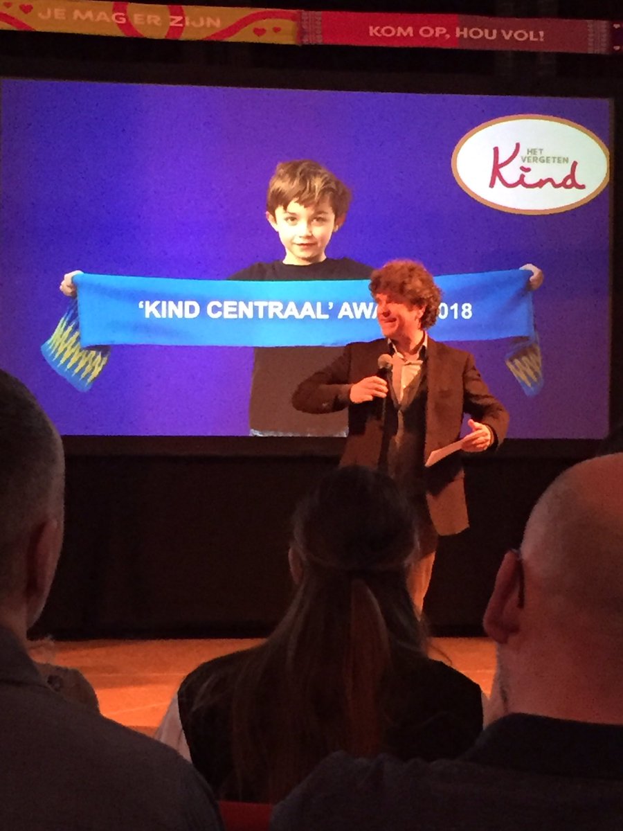 EvadeVroome's tweet photo. Aftrap Week van @HetVergetenKind door @JoepVerboeket. Zo meteen uitreiking Kind Centraal Award 2018 https://t.co/x22VzX2rdQ