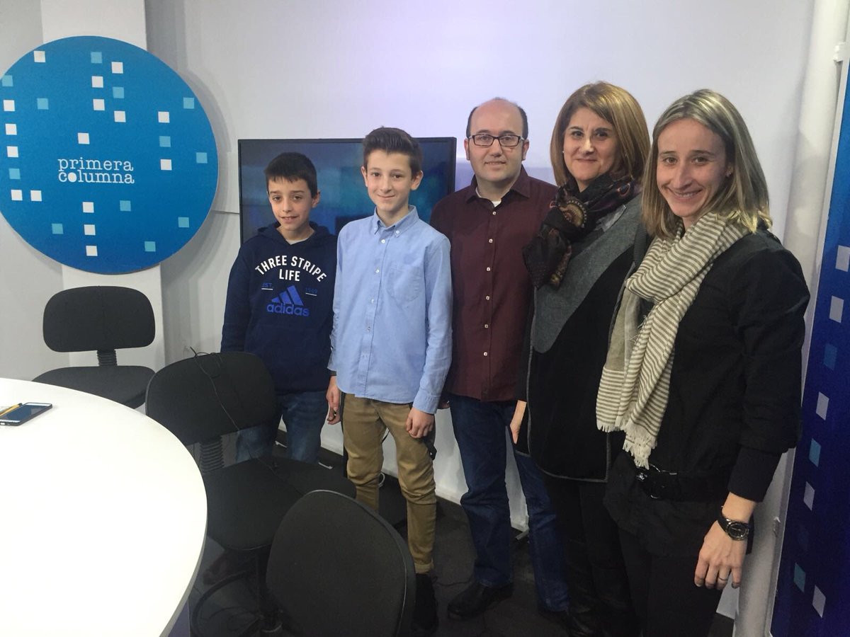IEDMangrane's tweet photo. 😀Avui a la tele!! 📺 Visitem @Canal21Ebre dirigit per @gustaumoreno per explicar la nostra experiència amb Una mà de contes a @tv3cat Moltes gràcies per acollir-nos!!👏 #jocsflorals @xtec @ensenyamentcat @crp @JessEMD1 @cespunyy @DolorsQueralt @Cintabeguer @PedroCozar @cferran2 https://t.co/4WUbqLnfux
