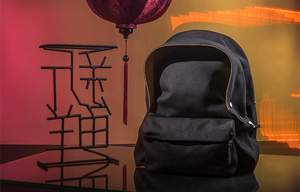 Freshlabels's tweet image. Odvážné, jedinečné, pozoruhodné. Takové jsou podle nás výsledky kolaborace @eastpak x Raf Simons, která je inspirovaná Asií a Blade Runnerem Ridleyho Scotta. V sobotu jsme je společně odhalili a od teď je pro vás máme i online freshlabels.cz/eastpak-raf-si…