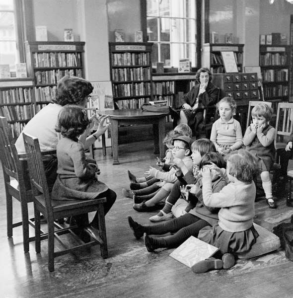 LDNLibraries's tweet photo. #GoldersGreen storytime c 1959. #LoveLibraries #LovetoRead #NationalStorytellingWeek https://t.co/rLmgDqqWo8