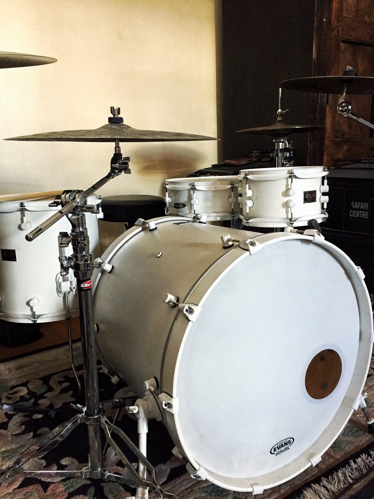 devindrums's tweet photo. Rehearsals for the upcoming tour #jeremyloops #loopstour https://t.co/nr1SRDVsmH