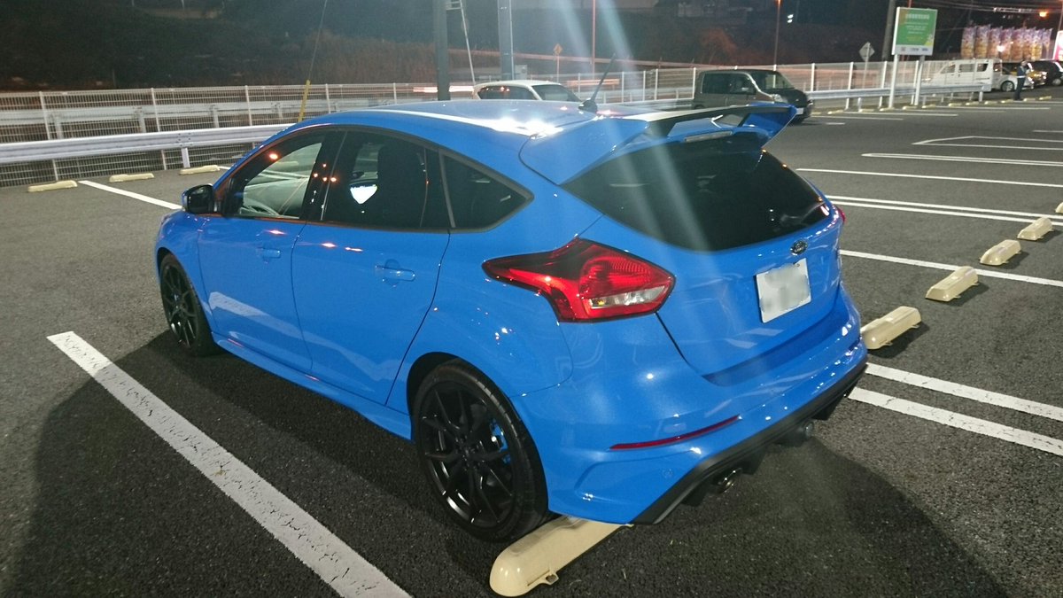 hiroooAE86's tweet photo. 本日、フォードフォーカスRS Mk3が納車されました。
雪の日で延び延びになりましたが契約から10か月もかかりました。
イギリスからはるばる日本へようこそ！
いっぱい乗るぞ～ https://t.co/EbRoZZZvP3