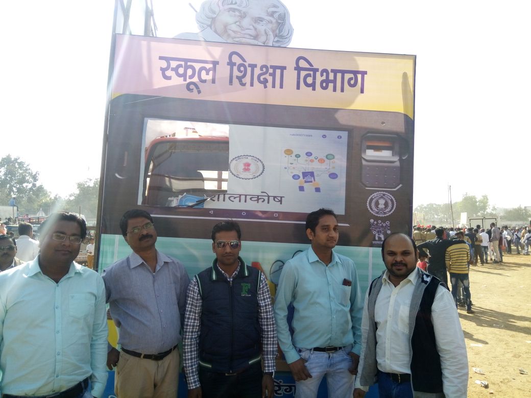 Shaalakosh's tweet photo. Exhibition held at Mahasamund on 26th Jan: Endorsement for Shaalakosh https://t.co/h3ot3WZgYm