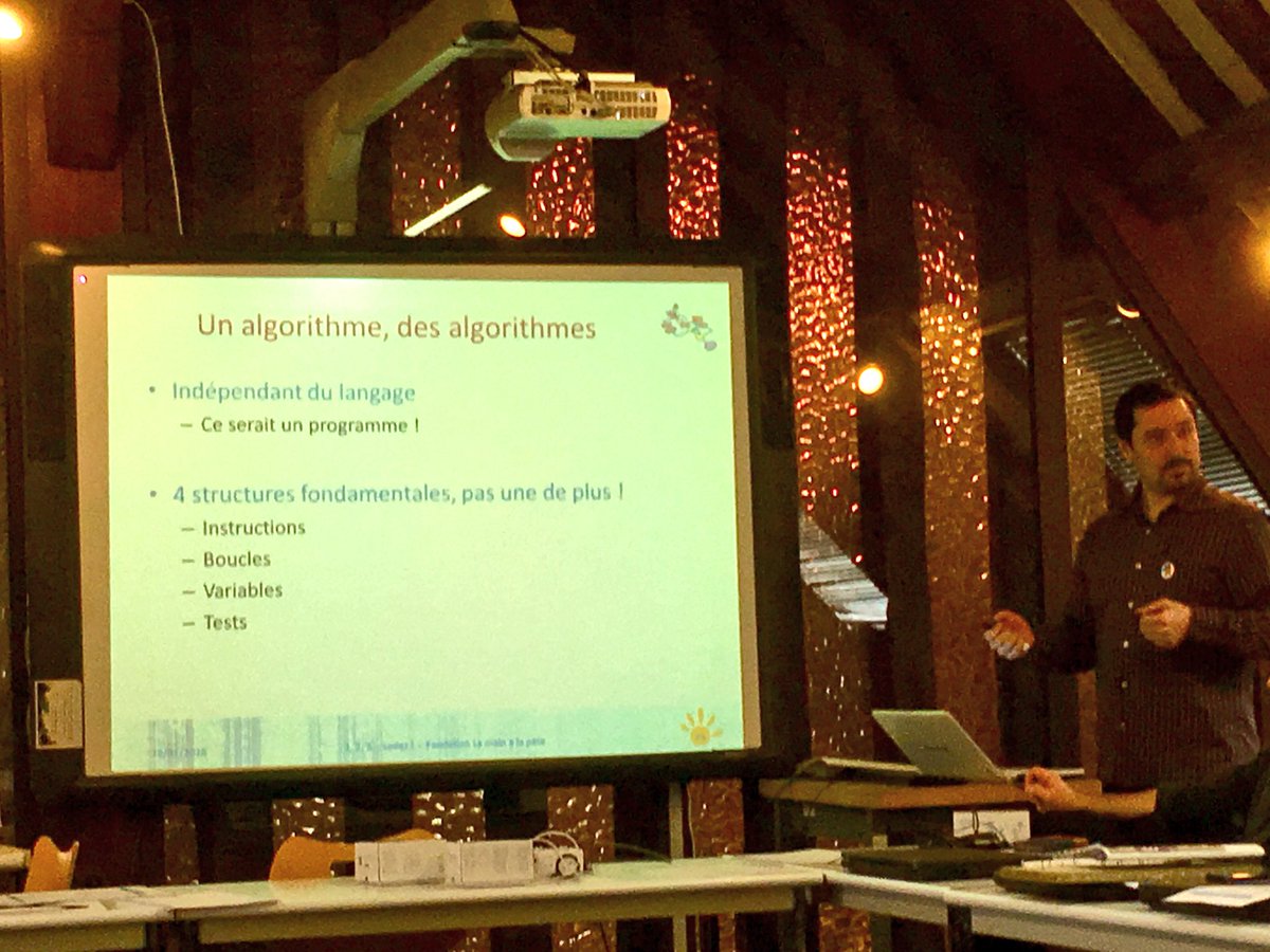 StephNetto's tweet photo. #algorithme #logarithme ont été expliqué par M. Hirtzig d’une manière #pedagogieactive - @Fondation_Lamap @NettoS_86 @DanePoitiers @classcode_fr @canope_86 @margaridaromero https://t.co/9xw4dlABmZ