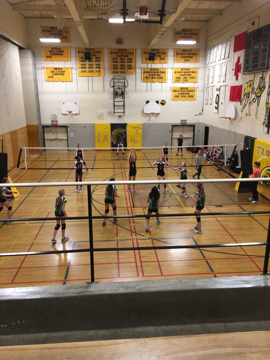 JenCoupland's tweet photo. fun watching the girls connect with their teammates & rivals #scorpions #waterlootigers #volleyball #fun @scorpionsvball @waterlootigers https://t.co/Czq08IEaap