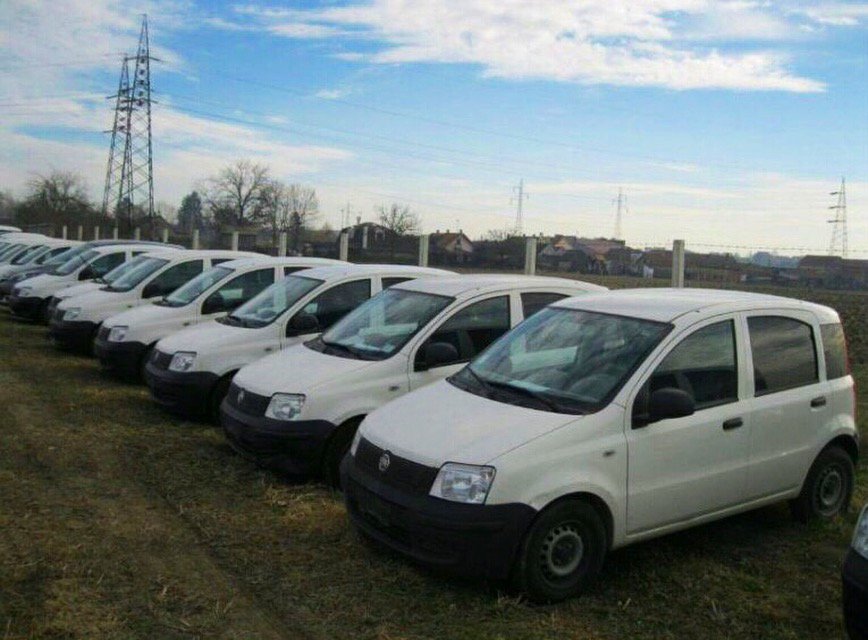 balkan_auto's tweet photo. Od 300 Fiat Pandi koje smo uvezli pre par meseci, ostalo nam je samo još 15ak! 😊Ovo lako dostavno vozilo se pokazalo kao vaše omiljeno po pitanju odnosa cene i pouzdanosti 👌🐼 #2011god 

Ukoliko ste zainteresovani, javite nam se na 066 277 000 https://t.co/cv5wlfgntx