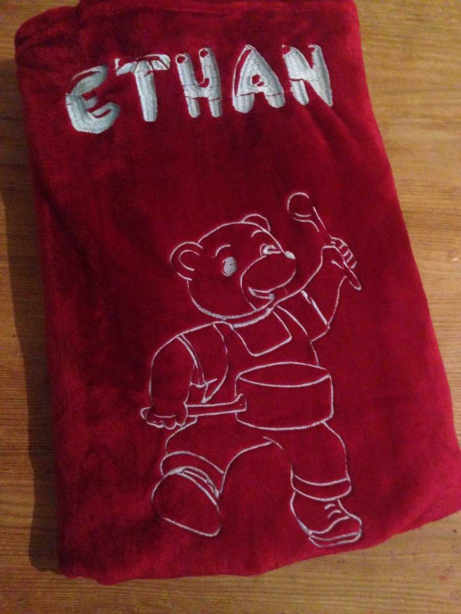 Coutures De Galou Ar Twitter Commande De Plaid Avec Prenom En Ecriture Fantaisie Et Dessin Une Couleur Petit Ours Brun Broderie Commande Cadeau Personnalise Prenom Petitoursbrun Enfant Bebe Chambre Salon Maison Madeinfrance