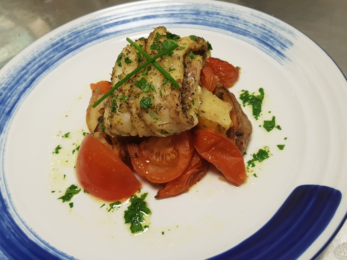 GeorgeDunlop4's tweet photo. Greek Style. Lemon, Oregano Pollock Fillet #UNDER500CAL @chandco @Charlton_House_ @JimWealands @ardis_david https://t.co/yf6fMnpxMg