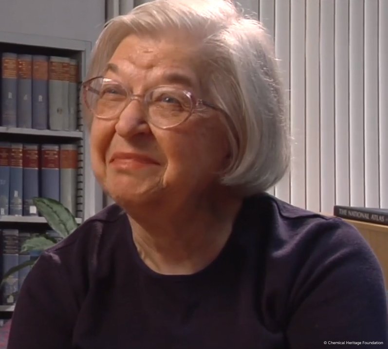 RoySocChem's tweet photo. One #175face talking about another! Listen to @FunSizeSuze discussing Stephanie Kwolek and the invention of Kevlar, on yesterday's Museum of Curiosity:
https://t.co/B998MVyI7W https://t.co/Jq2ncfXBnf