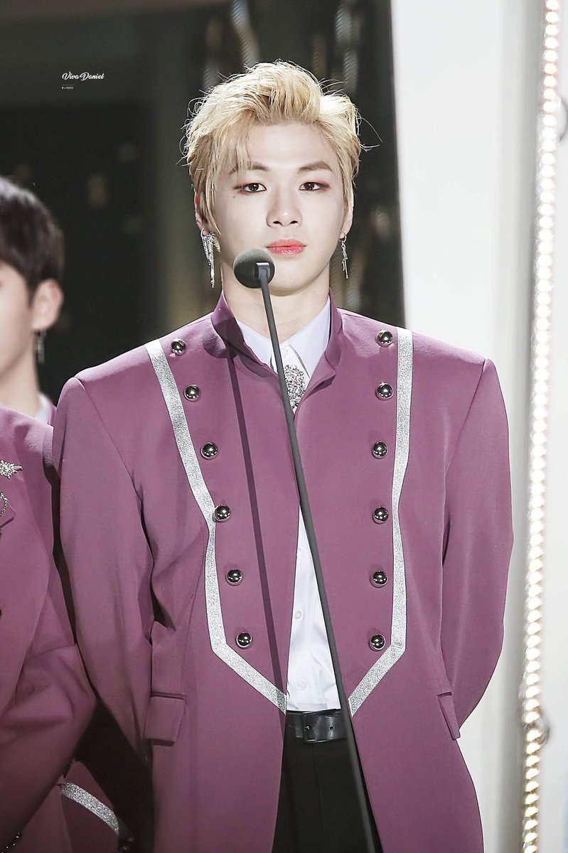 ThienVan1925's tweet photo. @ChartsIheart @nada_luv_daniel @BTS_twt @GOT7Official @WannaOne_twt @weareoneEXO #TwitterBestFandom #TeamWANNAONE @WannaOne_twt Kang Daniel https://t.co/3KHljf6neI