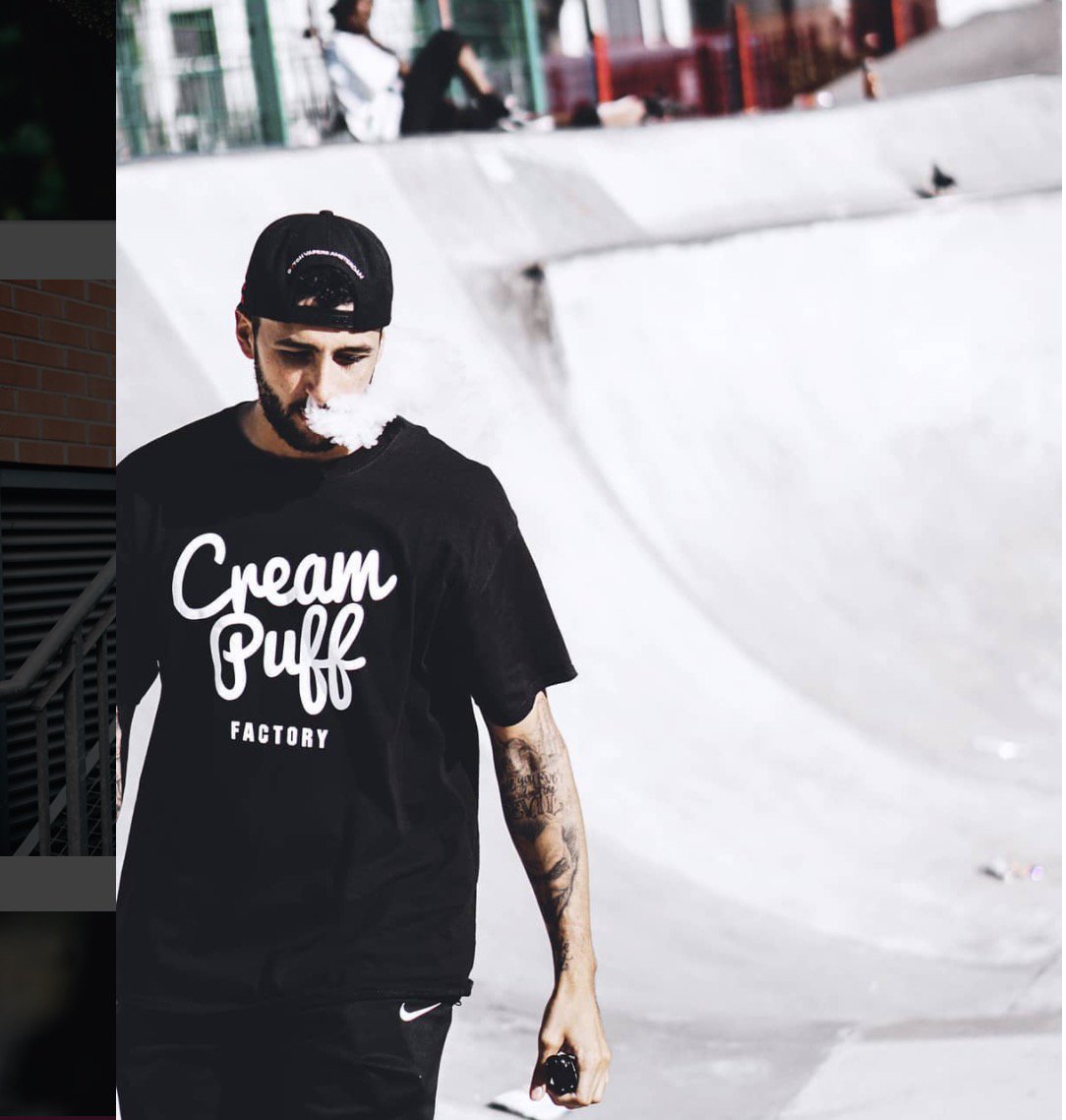 CreamPuffJuices's tweet photo. Anyone tried vaping while skating ? #pvaper #creampuff #ejuices https://t.co/BeRjguMgHb