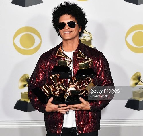 Ina3121's tweet photo. Then &amp; Now ... 
Michael Jackson &amp; Bruno Mars 🎶🎵🎶🎵🎶🎶🎵
#GRAMMYs https://t.co/jaLviHDq0c