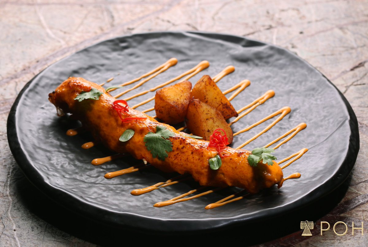 pohindia's tweet photo. Our crowning jewel, the Baked Alaskan King Crab Leg topped with tobiko, and tobanjan aioli served with a scoop of spicy sweet potatoes.
For Reservations: +917506813354
.
.
#POH #POHMumbai #POHIndia #ThePOHExperience #ProgressiveOrientalHouse #ProgressiveAsian #YàodiànBar https://t.co/RVIIH8mONE