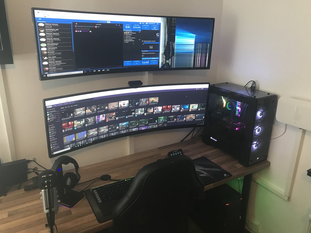 JustMando3's tweet photo. Fast 100 Zoll Arbeitsfläche 😂👍🏻❤️
#Samsung #49zoll #gaming #twitch #Justmando https://t.co/rtl8EhZsfh