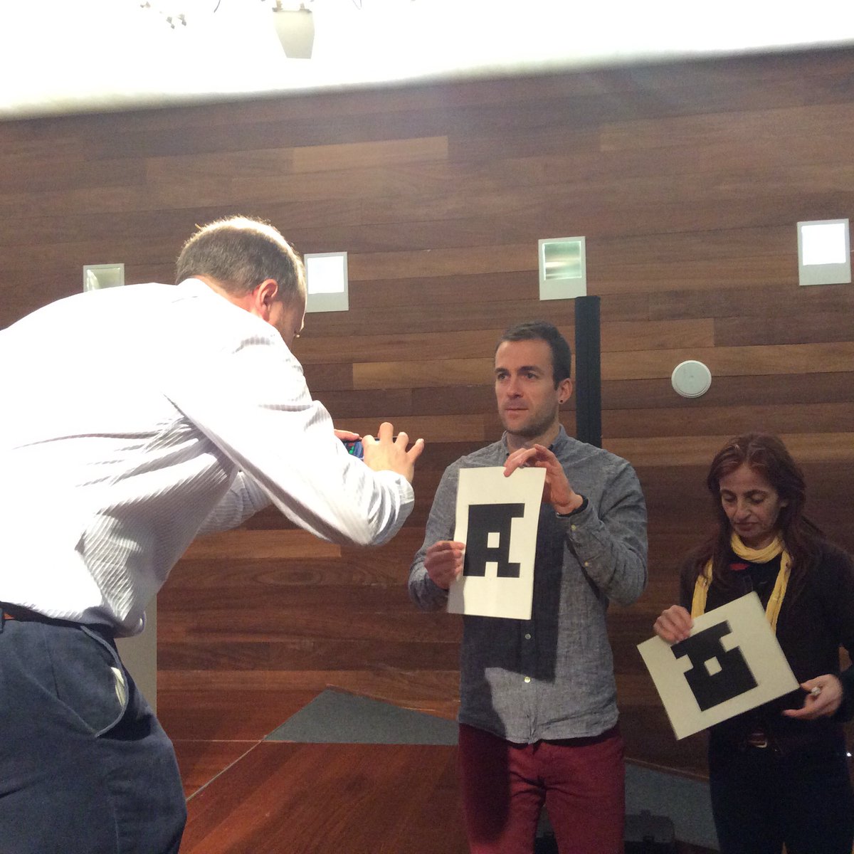 bgnhhe_epa's tweet photo. Plickers aplikatzen #EpaJardunaldia18 #fadultos @bgnagusia https://t.co/lAPmVjEFIE